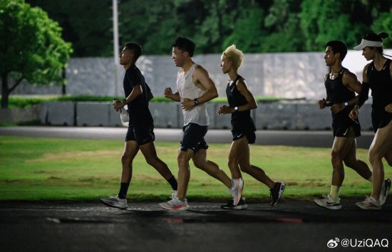 电竞传奇Uzi巴黎首秀：8月11日全民马拉松3