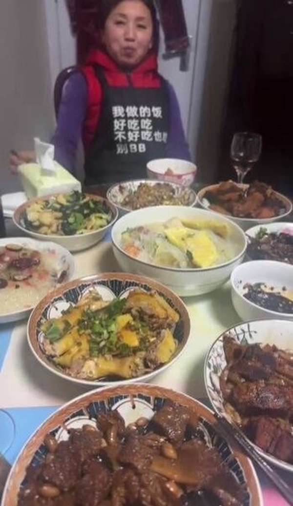 今日沙雕：無神論者王老漢竟當(dāng)眾喝咖啡提神宣傳圖39