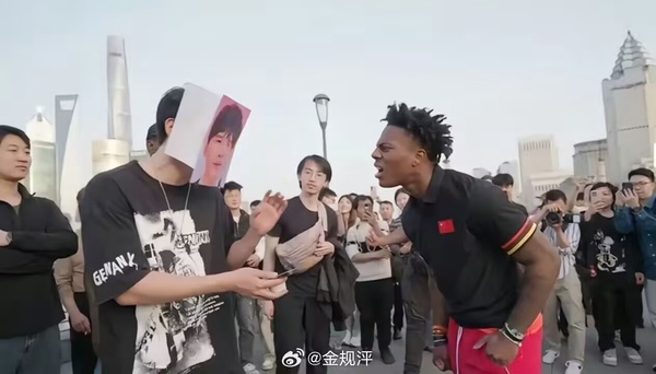 今日沙雕： 玻璃掉地上會碎，那為什么落地窗不會碎宣傳圖24