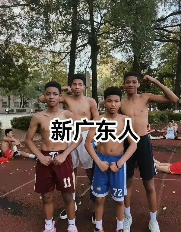 今日沙雕： 监考老师发现考生忘记带笔，当场宣判其构成丢失枪支不报罪宣传图92