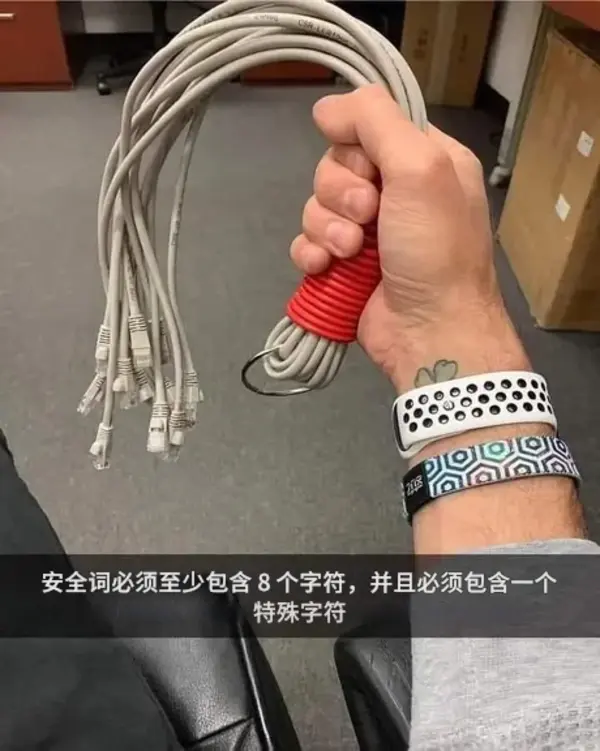 今日沙雕： 监考老师发现考生忘记带笔，当场宣判其构成丢失枪支不报罪宣传图207