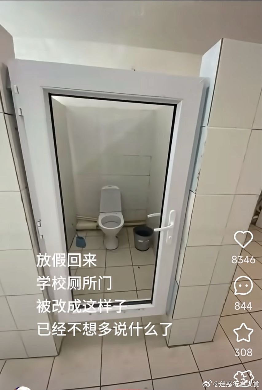 今日沙雕： 监考老师发现考生忘记带笔，当场宣判其构成丢失枪支不报罪宣传图278