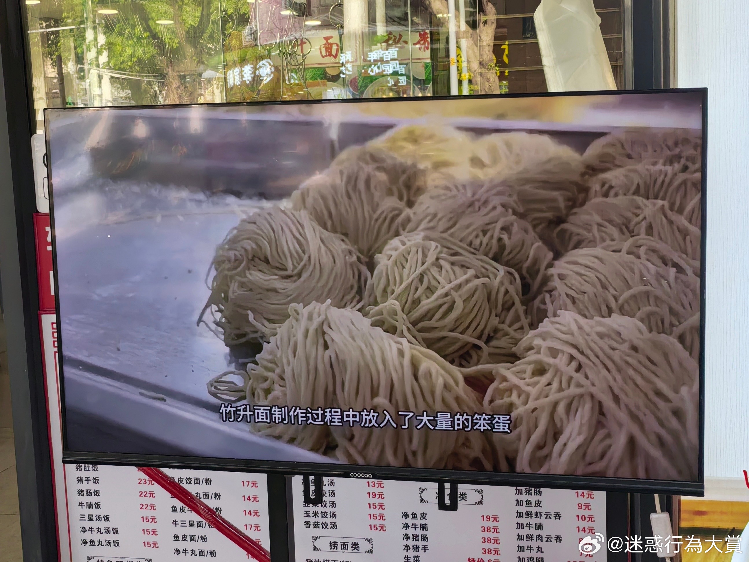 今日沙雕： 监考老师发现考生忘记带笔，当场宣判其构成丢失枪支不报罪宣传图280