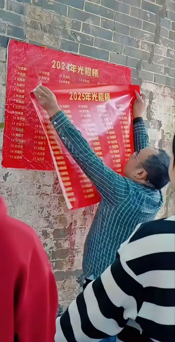 今日沙雕： “三秒内捡起来还能吃”赵云慌忙捡起阿斗宣传图34
