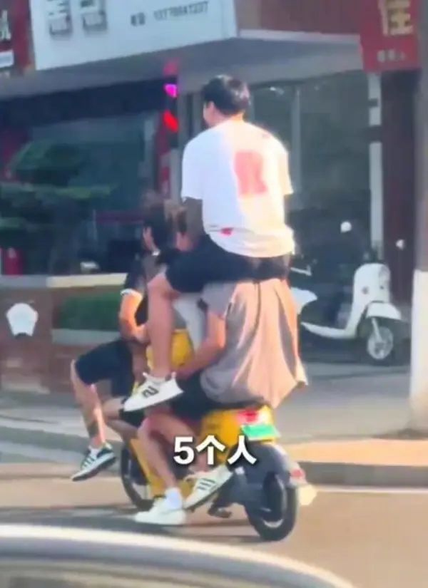 今日沙雕：给脑子看了华莱士的图片，才华喷涌而出宣传图206