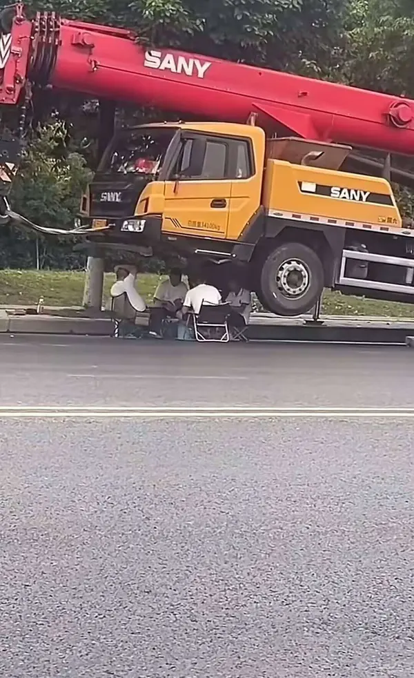 今日沙雕：哎呀，第一次脱裤子上厕所好害羞宣传图12