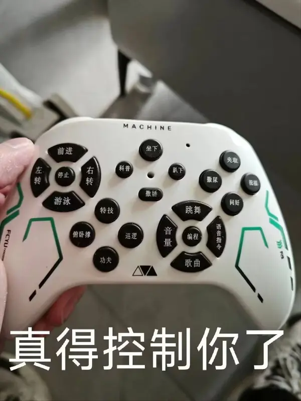 今日沙雕：仰卧起坐时我的头碰到了膝盖，心想还好不是贪吃蛇宣传图55