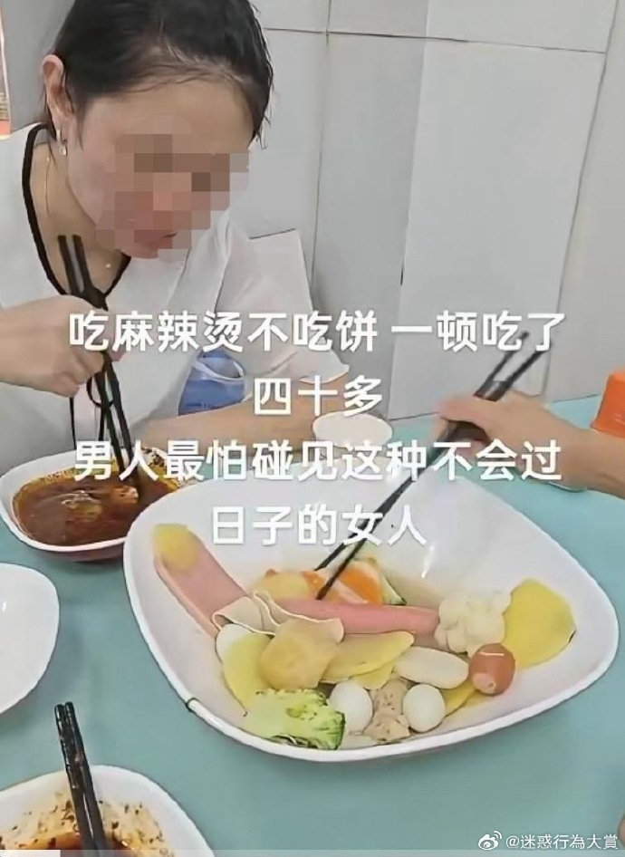 今日沙雕： 小明和小紅互相用練習冊互毆，被稱作是教科書級別的戰(zhàn)斗宣傳圖23