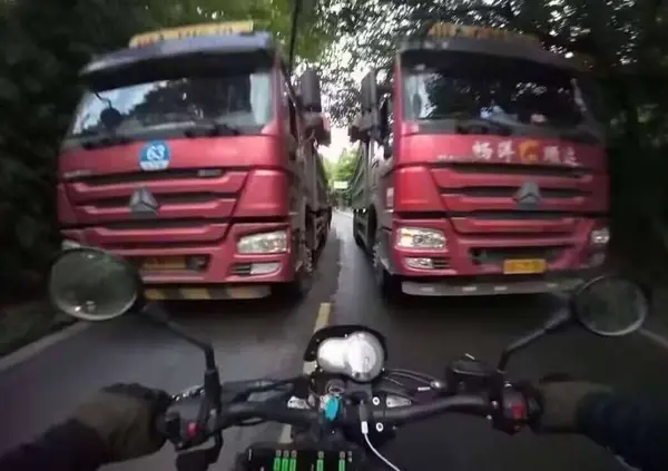 今日沙雕： 如果機(jī)長在飛機(jī)上起飛的話飛機(jī)會迫降嗎？宣傳圖63