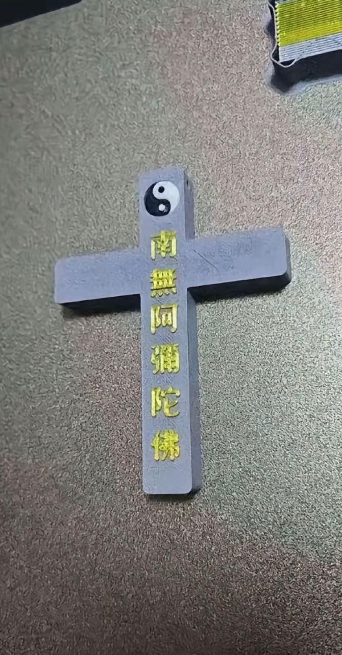 今日沙雕：盲人帶手套和我們帶降噪耳機(jī)是不是一個(gè)道理宣傳圖17